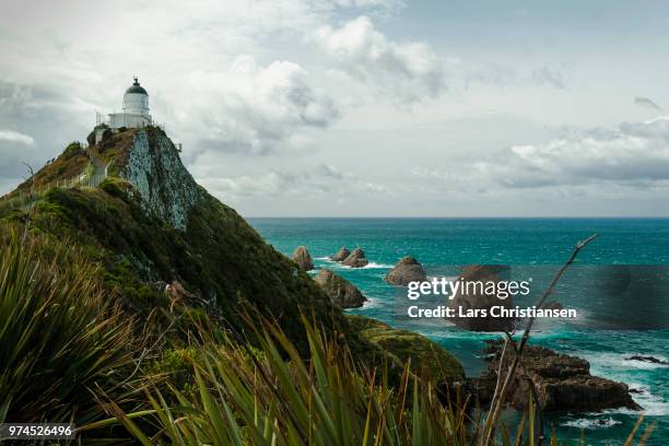 the catlins (otago), new zealand - nugget point lighthouse - nugget point stock pictures, royalty-free photos & images