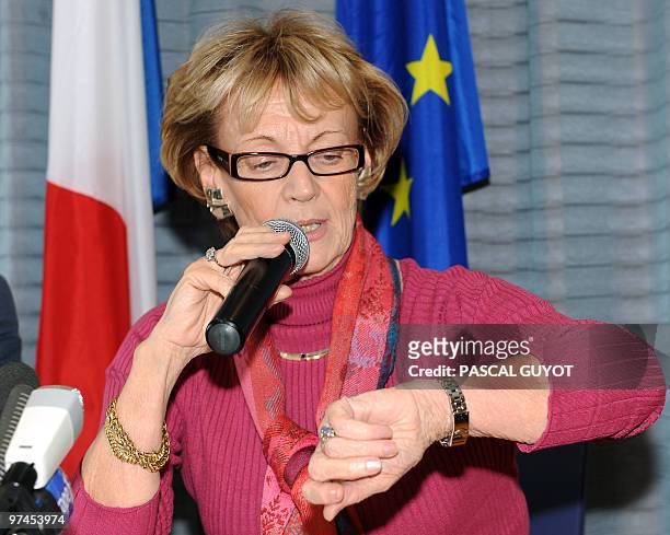 La maire socialiste de Montpellier, Hélène Mandroux donne une conférence de presse, le 29 janvier 2010 à Montpellier, après que Martine Aubry lui a...