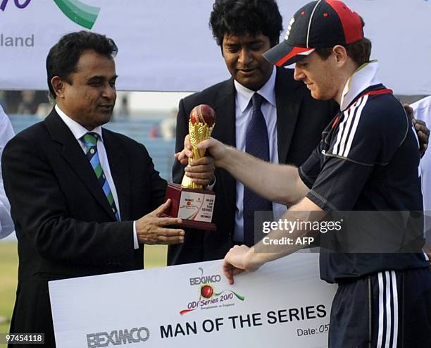 President of Bangladesh Cricket Board AHM Mostafa Kamal presents the Man of the Series award to England cricketer Eoin Morgan after the third One Day...