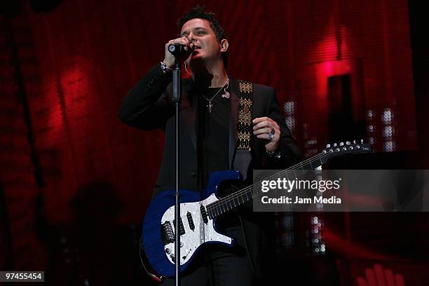 Singer Alejandro Sanz performs during the Paradise Tour 2010, at the 3 de Marzo Stadium on March 4, 2009 in Zapopan, Mexico. (Photo by Gerardo...