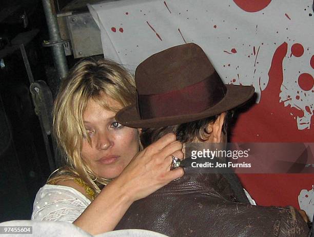 Kate Moss and Jamie Hince attend the VIP Playstation Singstar Tent on June 27, 2008 in Glastonbury, England (Photo by Jon Furniss/WireImage