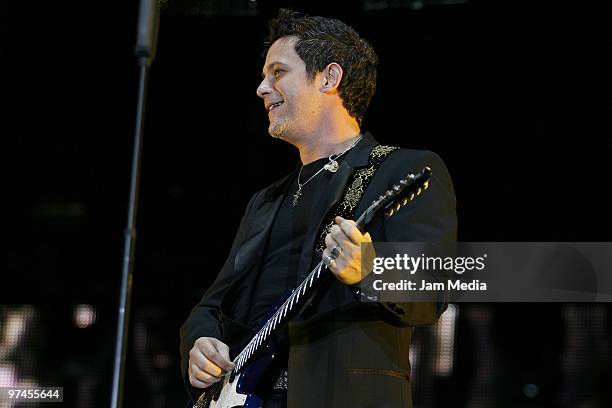 Singer Alejandro Sanz performs during the Paradise Tour 2010, at the 3 de Marzo Stadium on March 4, 2009 in Zapopan, Mexico. (Photo by Gerardo...