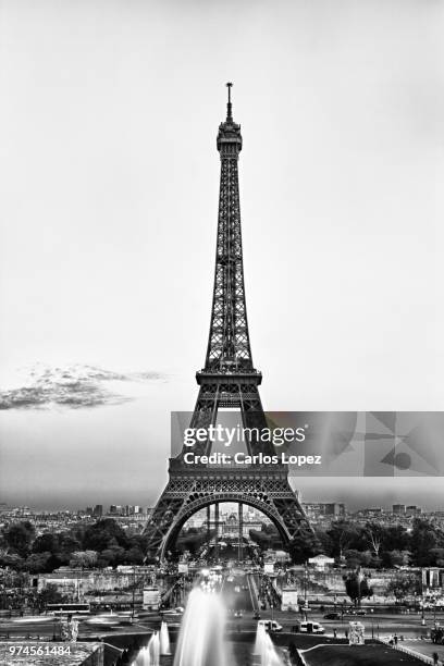 torre eiffel - torre eiffel stock pictures, royalty-free photos & images