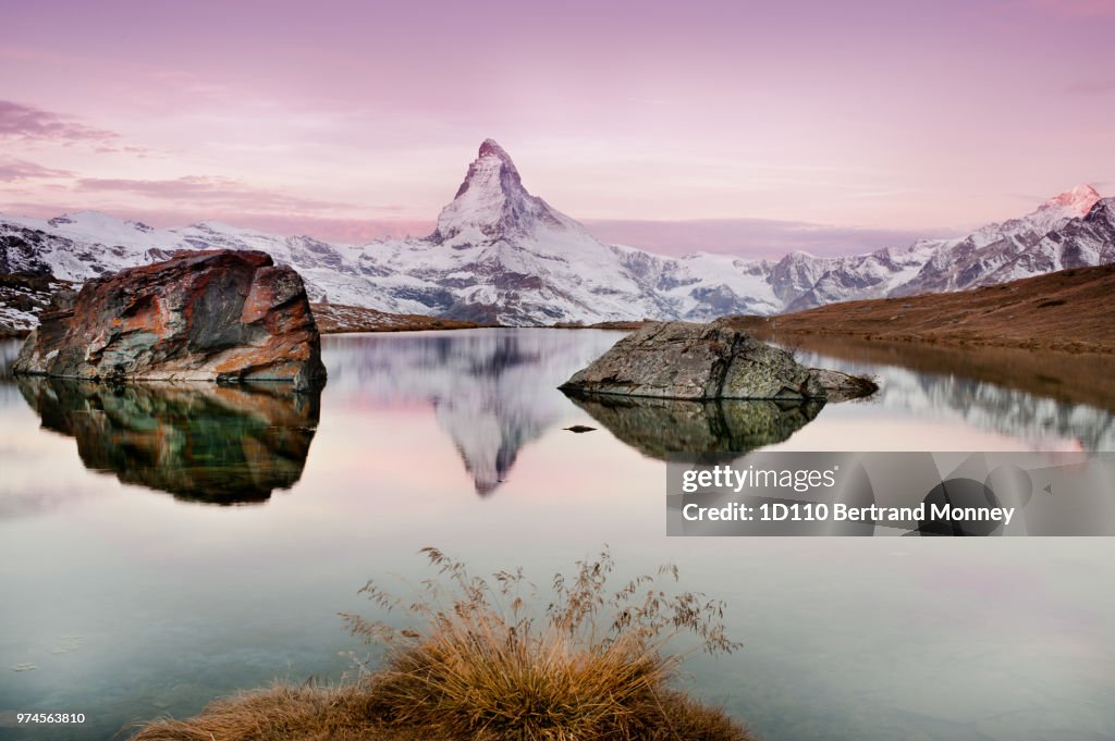 Le Cervin (Cervino en italien, Matterhorn en allemand)