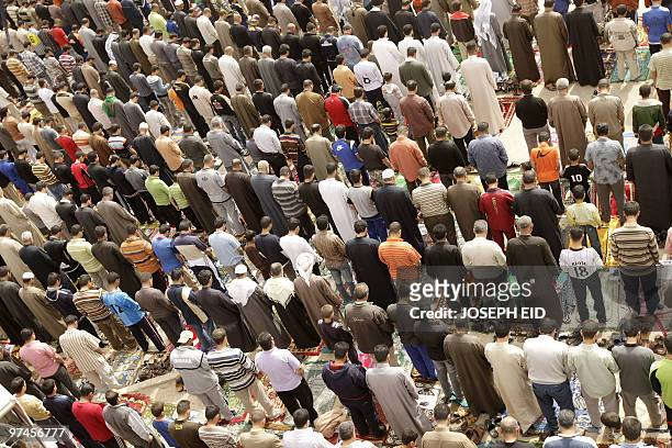 Iraqi Shiite Muslims perform Friday prayers in Baghdad's Shiite bastion of Sadr City on March 5, 2010. Politicians launched into their last day of...