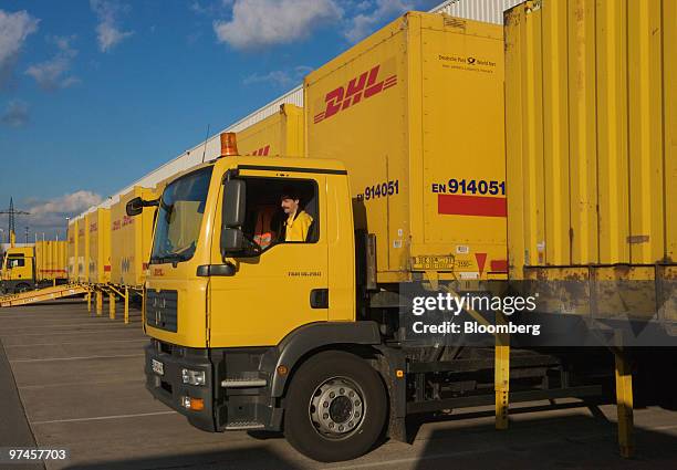 Dhl Sort 96 Deutsche Post Dhl Sorting Center Stock Photos, High-Res Pictures ...
