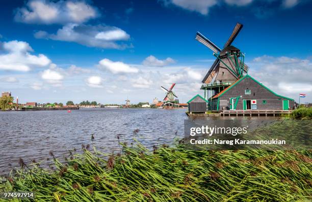the windmills in zaanse schans - nareg - fotografias e filmes do acervo