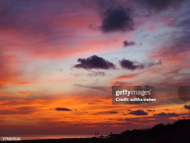 der himmel leuchtet - himmel stock pictures, royalty-free photos & images