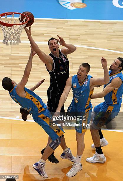 Guido Gruenheid of MBC fouls Brendan Winters of Giants during the Beko Bundesliga game between Giants Duesseldorf and Mitteldeutscher BC at...