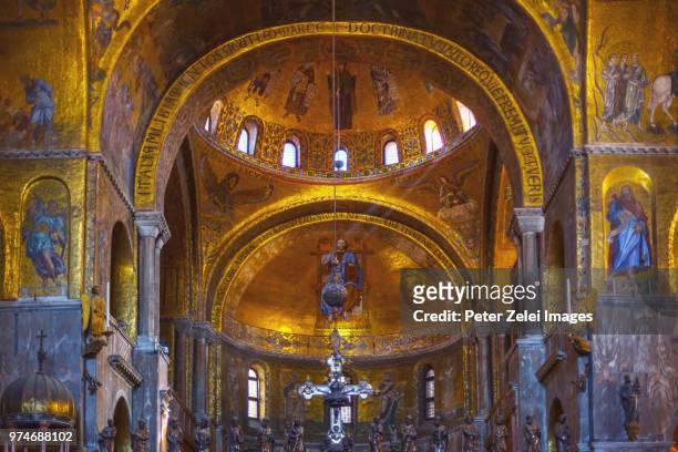 interior of the basilica di san marco in venice - basilica di san marco 個照片及圖片檔