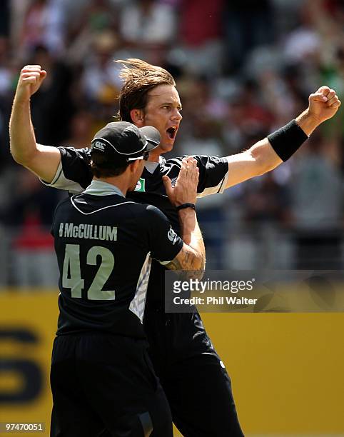 Shane Bond of New Zealand celebrates his wicket of Michael Clarke of Australia with Brendon McCullum during the Second One Day International match...