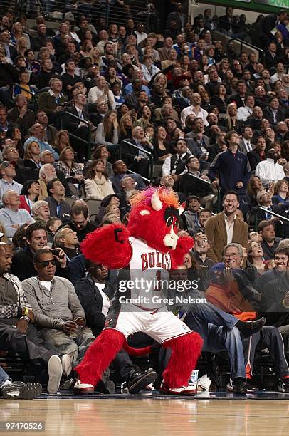 Slam Dunk Contest: Chicago Bulls mascot Benny the Bull while celebrity rappers Jay-Z and P. Diddy sit in stands during All-Star Saturday Night of All...