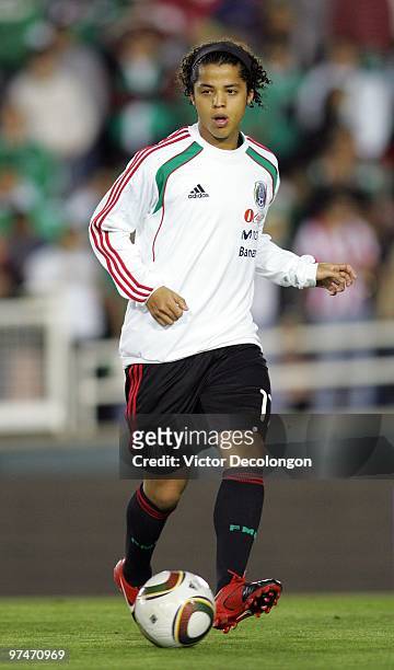 Giovani Dos Satnos of Mexico warms up prior to their International Friendly match against New Zealand at the Rose Bowl on March 3, 2010 in Pasadena,...