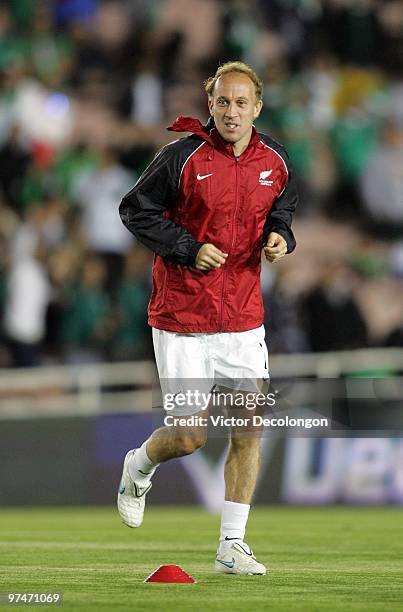 Simon Elliott of New Zealand warms up prior to their International Friendly match against Mexico at the Rose Bowl on March 3, 2010 in Pasadena,...