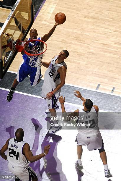 Travis Outlaw of the Los Angeles Clippers shoots a layup against Francisco Garcia, Carl Landry and Sean May of the Sacramento Kings during the game...