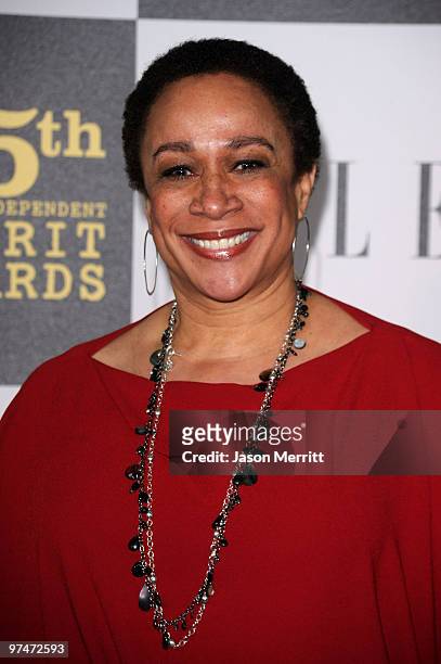 Actress S. Epatha Merkerson arrives at the 25th Film Independent's Spirit Awards held at Nokia Event Deck at L.A. Live on March 5, 2010 in Los...