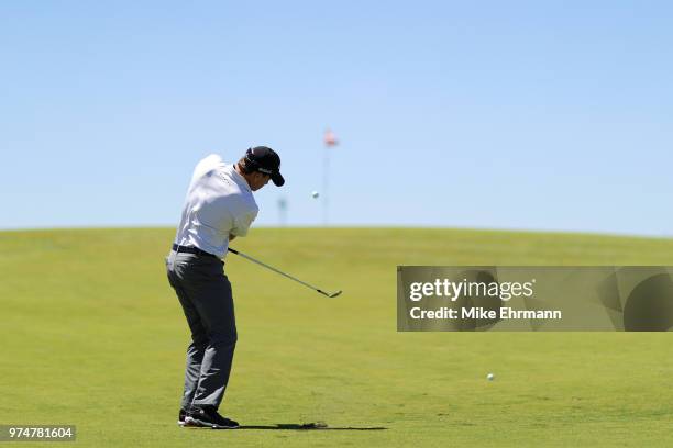 Kevin Kisner of the United States chips to the tenth hole during the first round of the 2018 U.S. Open at Shinnecock Hills Golf Club on June 14, 2018...