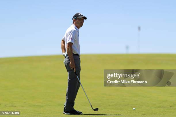 Kevin Kisner of the United States prepares to chip to the tenth hole during the first round of the 2018 U.S. Open at Shinnecock Hills Golf Club on...