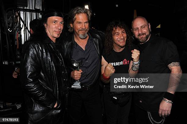 Actor Jeff Bridges poses with musicians Robb Reiner, Steve 'Lips' Kudlow and Glenn Five of Anvil backstage at the 25th Film Independent's Spirit...