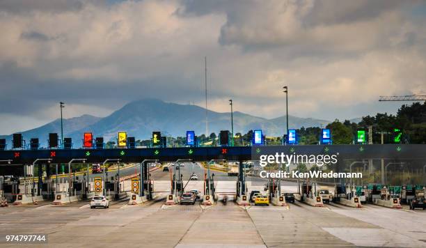 athen-mautstelle - toll booth stock-fotos und bilder