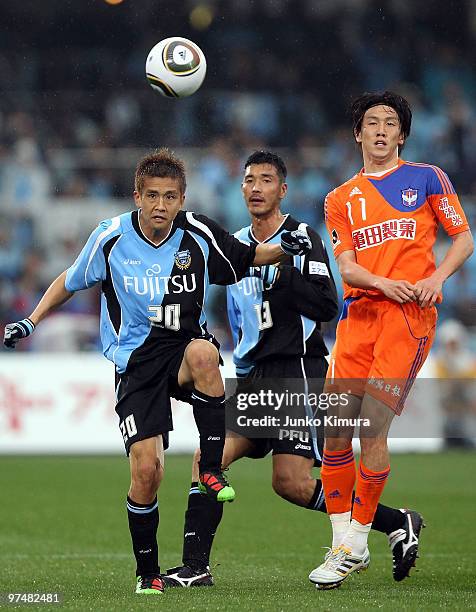 Junichi Inamoto of Kawasaki Frontale in action during the J.League match between Kawasaki Frontale and Albirex Niigata at Todoroki Stadium on March...