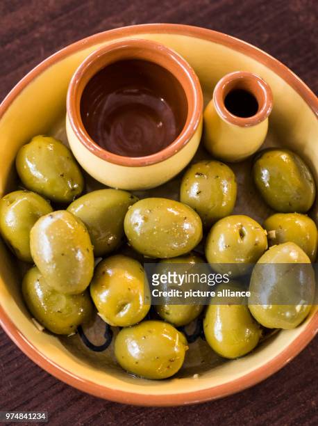 June 2018, Berlin, Germany: Green olives from Spain are placed in a bowl. Planned punitive tariffs by the US regarding Spanish olives have received...