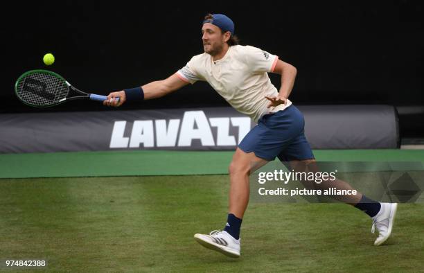 June 2018, Germany, Stuttgart: Tennis ATP Tour, Men's singles, Molleker vs. Pouille . Lucas Pouille in action. Photo: Marijan Murat/dpa