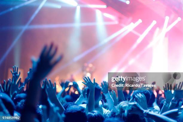 audience - blur band stock pictures, royalty-free photos & images