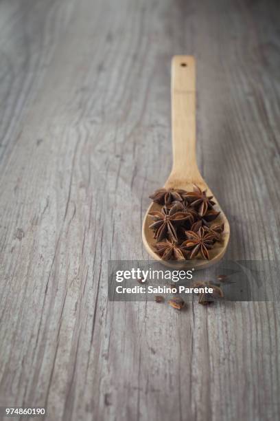 star anise - rustic star stock-fotos und bilder