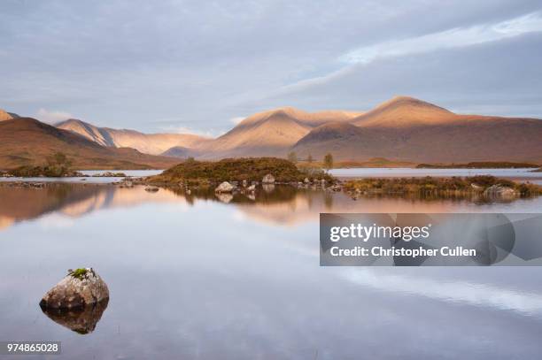 lochan na h-achlaise - lochan na h'achlaise stock pictures, royalty-free photos & images