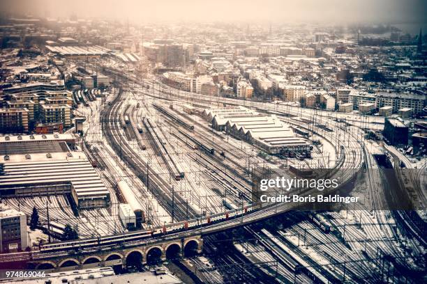 zurich central station, zurich, switzerland - hauptbahnhof zürich stock-fotos und bilder