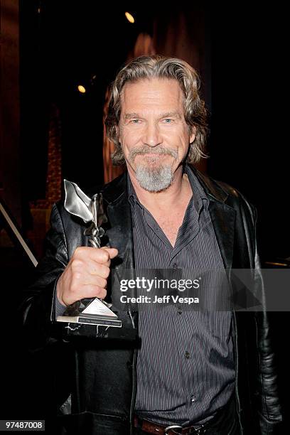 Actor Jeff Bridges hold his Best Male Lead award for 'Crazy Heart' backstage at the 25th Film Independent Spirit Awards held at Nokia Theatre L.A....