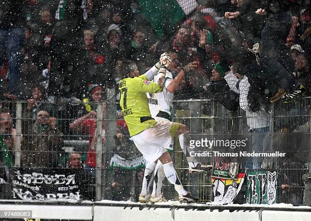 Florian Fromlowitz and Leon Andreasen of Hannover celebrate with the fans after the Bundesliga match between SC Freiburg and Hannover 96 at Badenova...