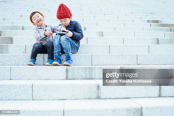 Brothers who operate the tablet