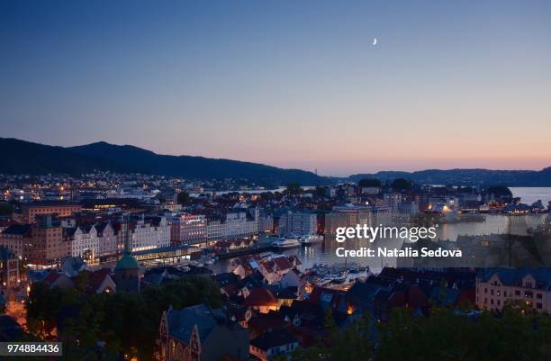 the moon visible at sunset over bergen, norway. - natalia sedova fotografías e imágenes de stock