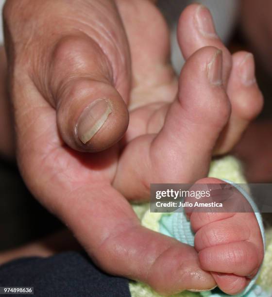 my grandfather and my son - tinea foto e immagini stock