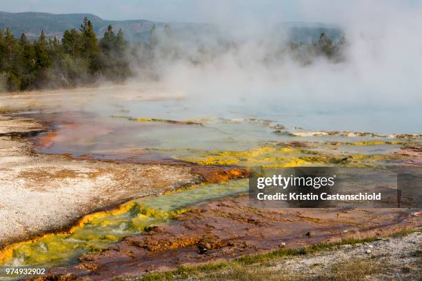 midway geyser basin - midway geyser basin stock pictures, royalty-free photos & images