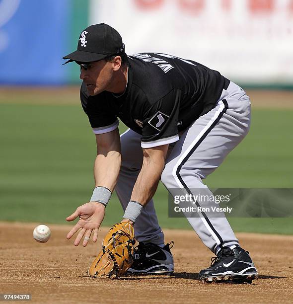 Omar Vizquel of the Chicago White Sox fields against the Chicago Cubs on March 6, 2010 at HoHoKam Park in Mesa, Arizona.