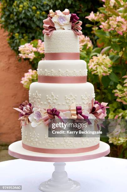 cloud 9 cakes - wedding cake foto e immagini stock