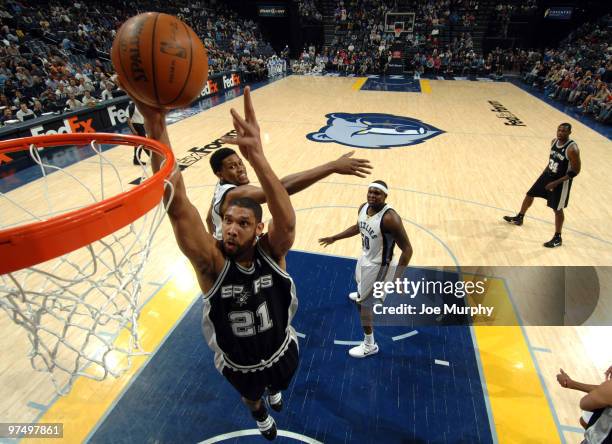 Tim Duncan of the San Antonio Spurs dunks against Rudy Gay of the Memphis Grizzlies on March 6, 2010 at FedExForum in Memphis, Tennessee. NOTE TO...