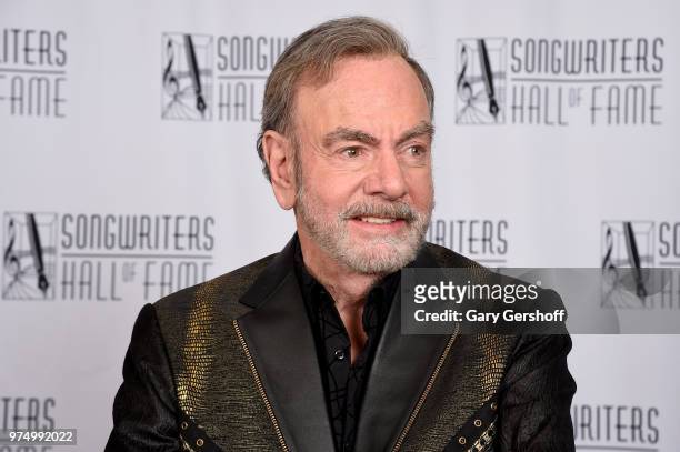 Johnny Mercer Award Honoree Neil Diamond poses backstage during the Songwriters Hall of Fame 49th Annual Induction and Awards Dinner at New York...