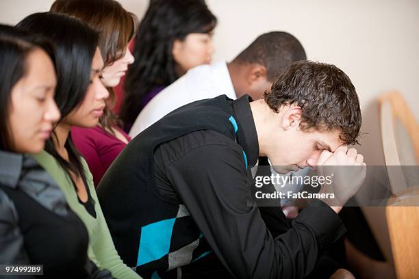 church prayer - congregation stockfoto's en -beelden