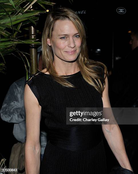Actress Robin Wright arrives at the Chanel and Charles Finch hosted pre-Oscar dinner at Madeo Restaurant on March 6, 2010 in Los Angeles, California.