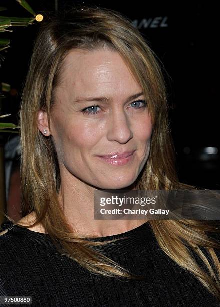 Actress Robin Wright arrives at the Chanel and Charles Finch hosted pre-Oscar dinner at Madeo Restaurant on March 6, 2010 in Los Angeles, California.