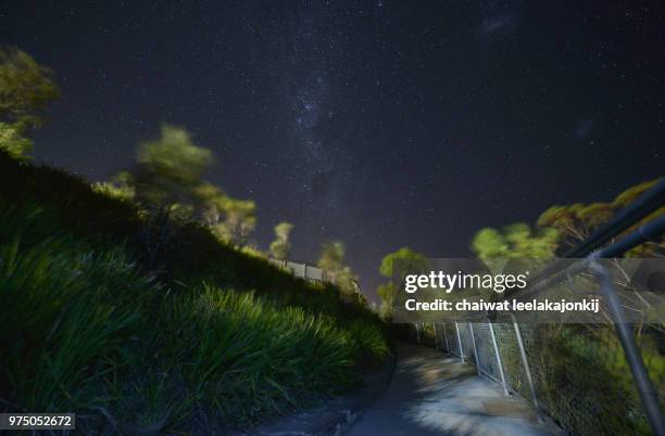 milky way, blue mountain national park, katoomba, australia - katoomba fotografías e imágenes de stock