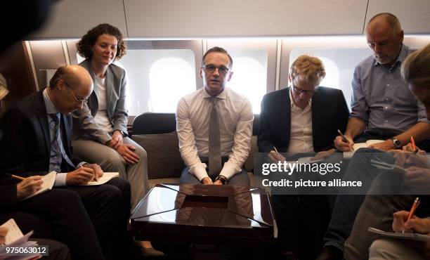 Auf dem Flug von Berlin nach Moskau: Außenminister Heiko Maas spricht vor seiner Ankunft in Moskau in einem Airbus A340 der Flugbereitsachaft der...