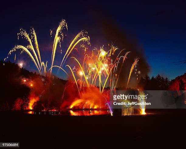 fireworks at night - jeff goulden stock pictures, royalty-free photos & images