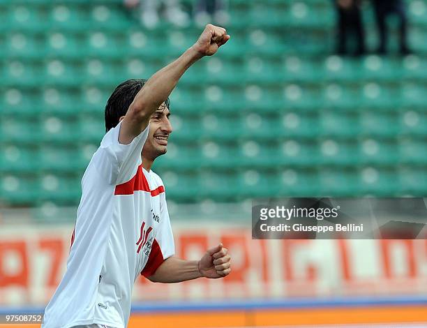 Nacho Castillo of Bari celebrates after scoring the opening goal of the Serie A match between AS Bari and AC Chievo Verona at Stadio San Nicola on...