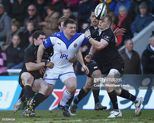 David Wilson of Bath looks to get the ball from Alex Tait of Newcastle during the Guinness Premiership match between Newcastle Falcons v Bath at...