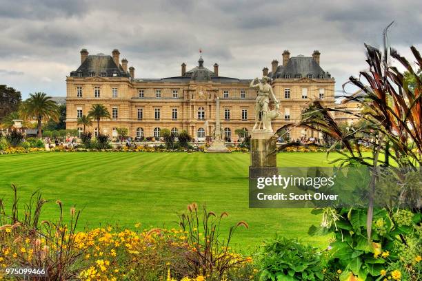 luxemborg palace, paris - palais du luxembourg stockfoto's en -beelden